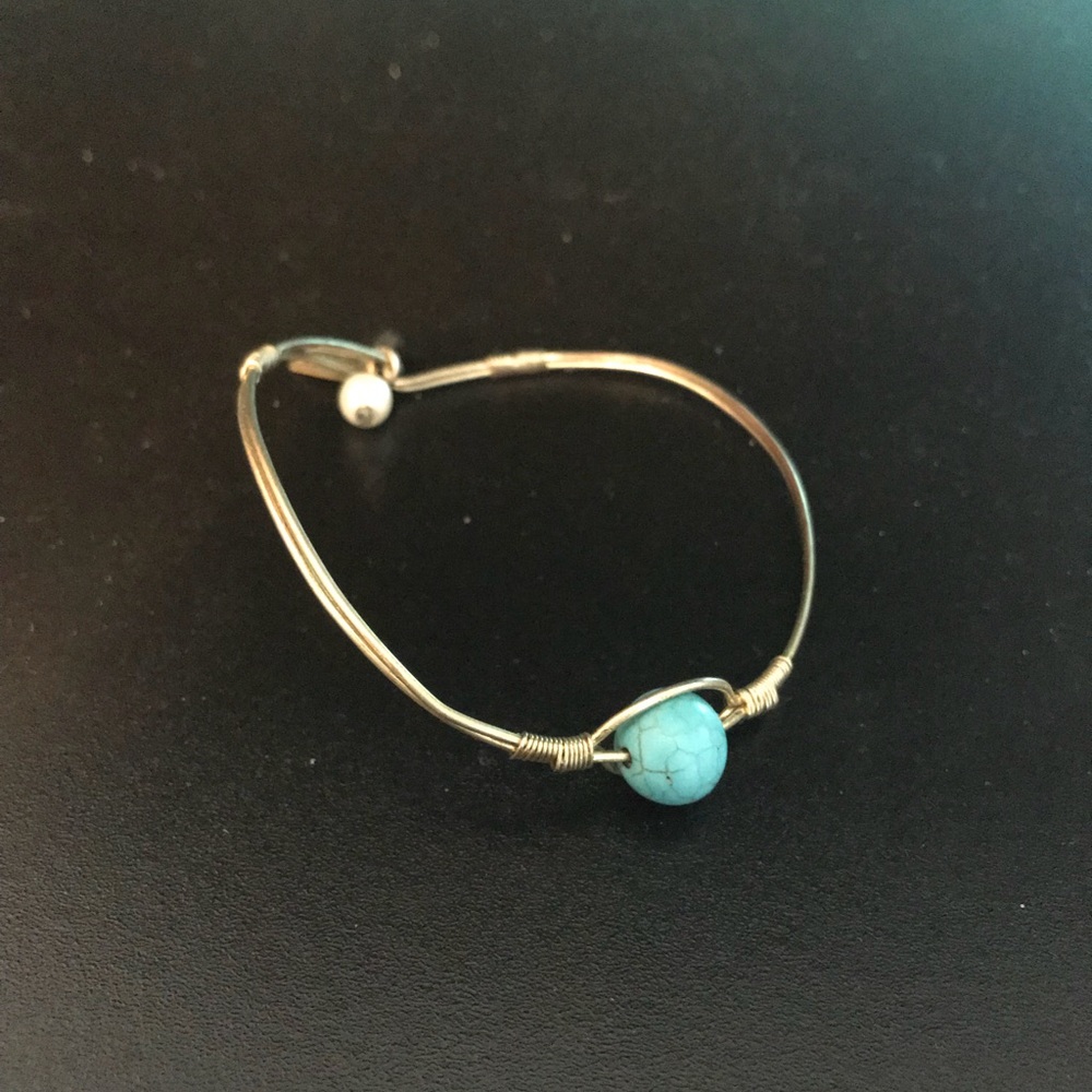Turquoise stone bracelet with gold wire wrapping. - Picture 2 of 6